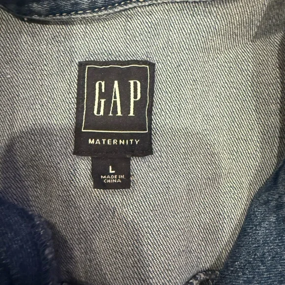 GAP Maternity Denim Button-Up in Blue - Picture 3 of 3